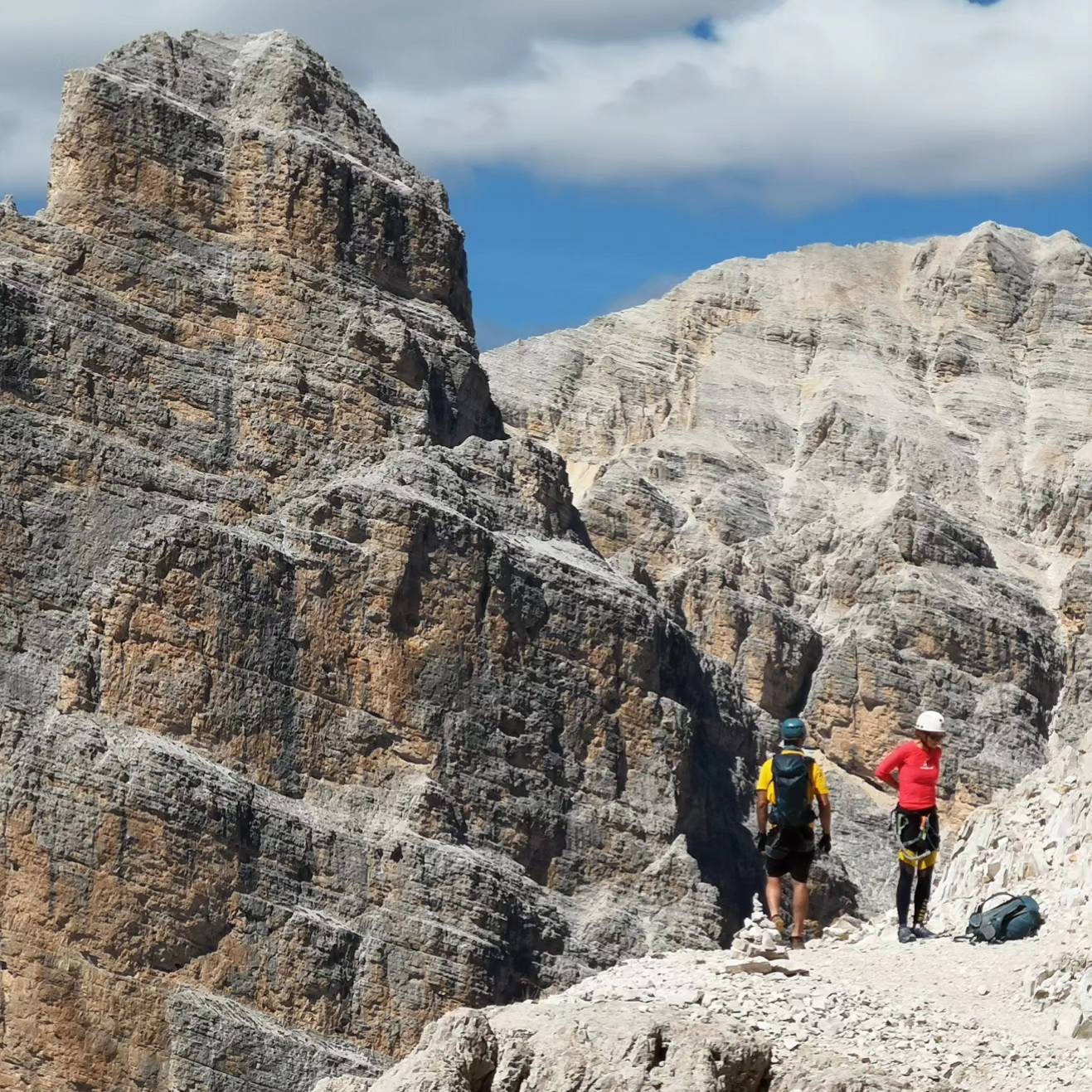 Explorarea Verticală: De ce Escalada Este Mai Mult Decât un Sport 🧗‍♂️