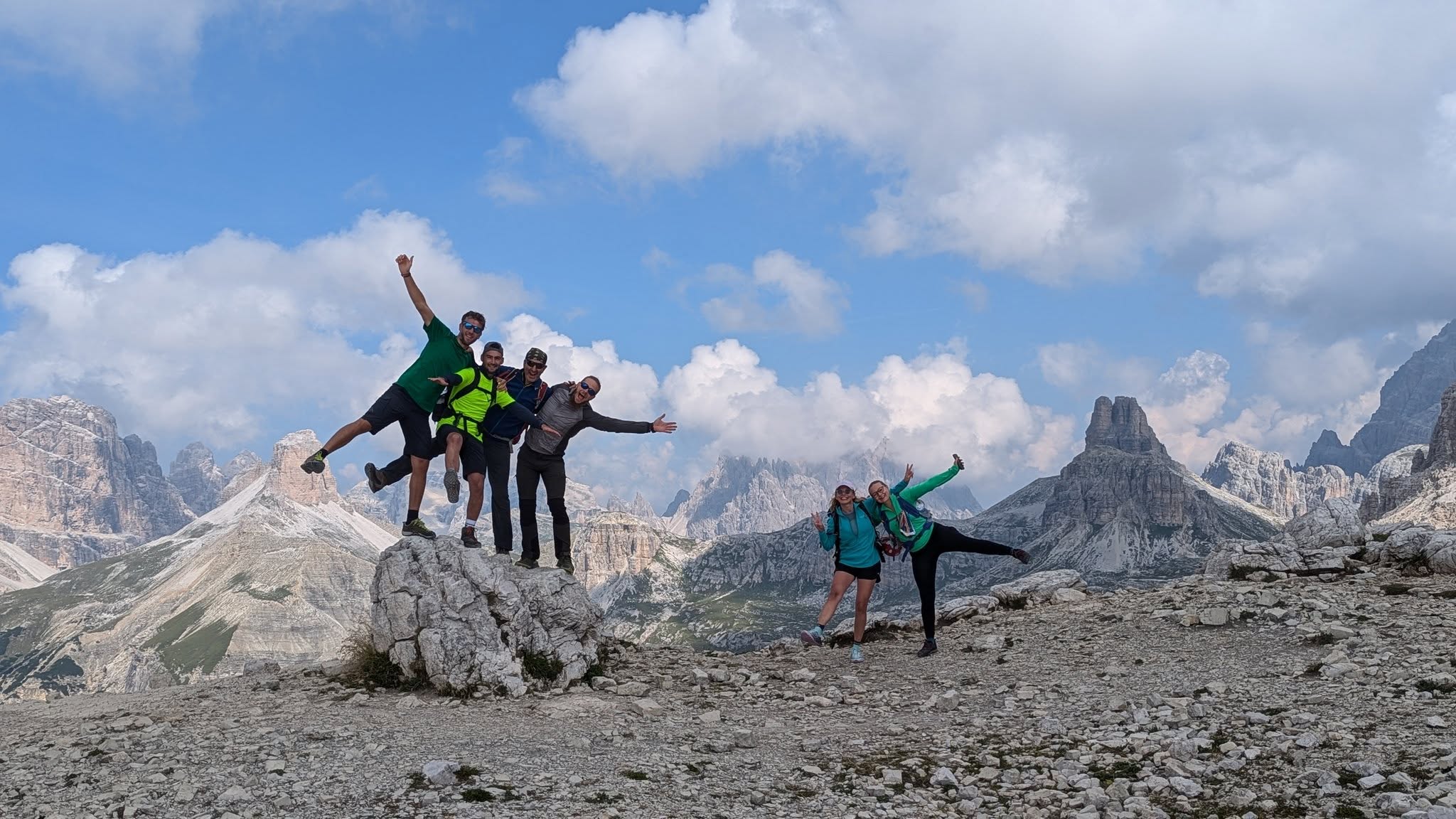 Vacanță activă în Dolomiți: ghid complet pentru drumeții și via ferrata