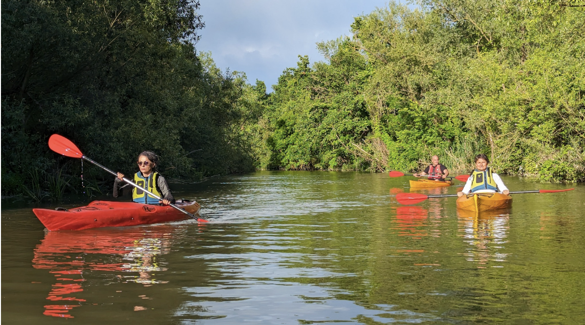 Respiră, vâslește, relaxează-te – caiac pe Bega în weekend