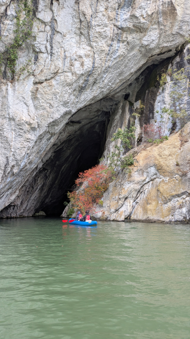 Cu caiacul prin Cazanele mari ale Dunării, trekking Ciucaru Mare și vizitare Peștera Ponicova [11]
