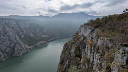 Cu caiacul prin Cazanele mari ale Dunării, trekking Ciucaru Mare și vizitare Peștera Ponicova [8]