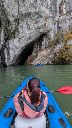 Cu caiacul prin Cazanele mari ale Dunării, trekking Ciucaru Mare și vizitare Peștera Ponicova [9]